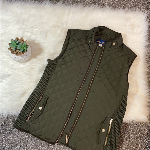 Francesca's Collections Jackets & Blazers - Francesca’s olive green vest